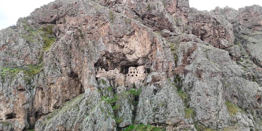 Trabzon Sümela’sı değil Ankara Alicin’i: Doğal yapı göz kamaştırıyor 2